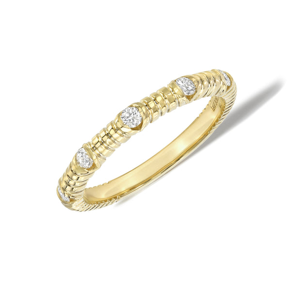 • 14k yellow gold
• Diamonds: 0.15ctw
• Size: 5